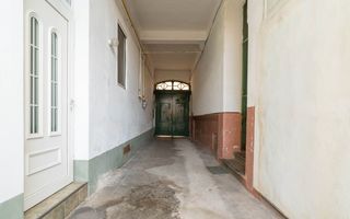 Apartament central, spațios, ideal pentru familie numeroasă. - Poză 2