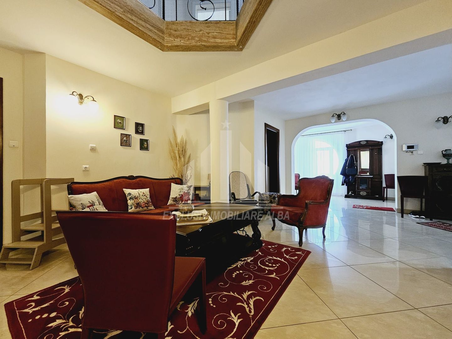 Casa individuala | Pensiune | 550 mp | 1100 mp teren | Cetate - Poză 2