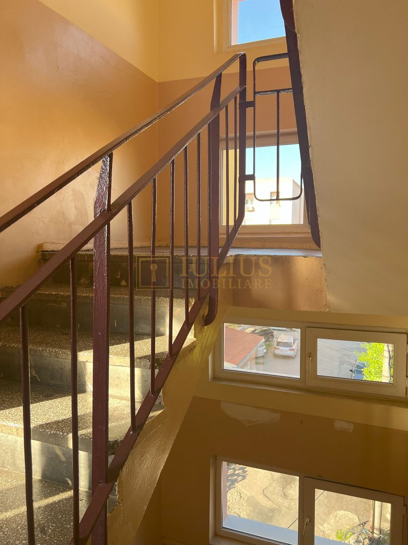 Garsoniera in zona UMT, amenajata modern. - Poză 14