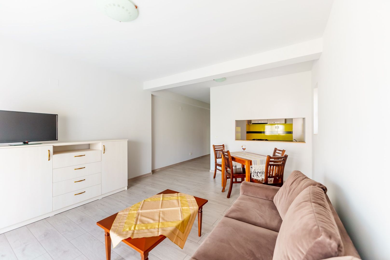 De închiriat apartament 2 cam deluxe în Subcetate - Poză 1