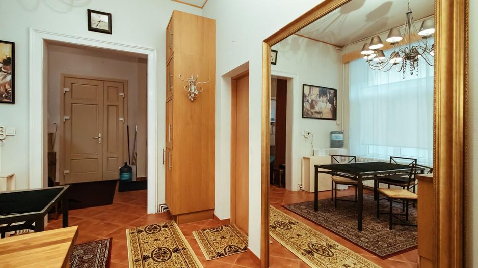 Piata Sfatului, apartament  deosebit, luminos, cu priveliște frumoasă - Poză 8