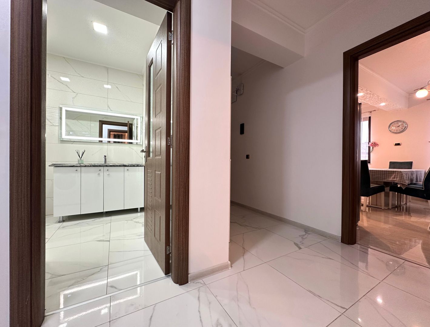 Vând apartament 3 camere 3 minute de Coresi complex ISARAN - Poză 20