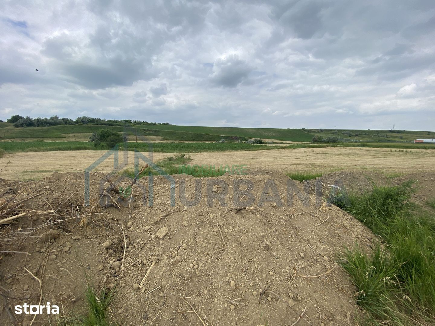 Teren de vânzare 1800 mp cu utilități disponibile în Letcani - Poză 5