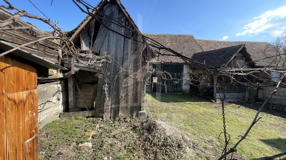 Casă individuală | 2 corpuri | Șură și anexe | teren 1460 mp – Porumbacu De Jos - Poză 24