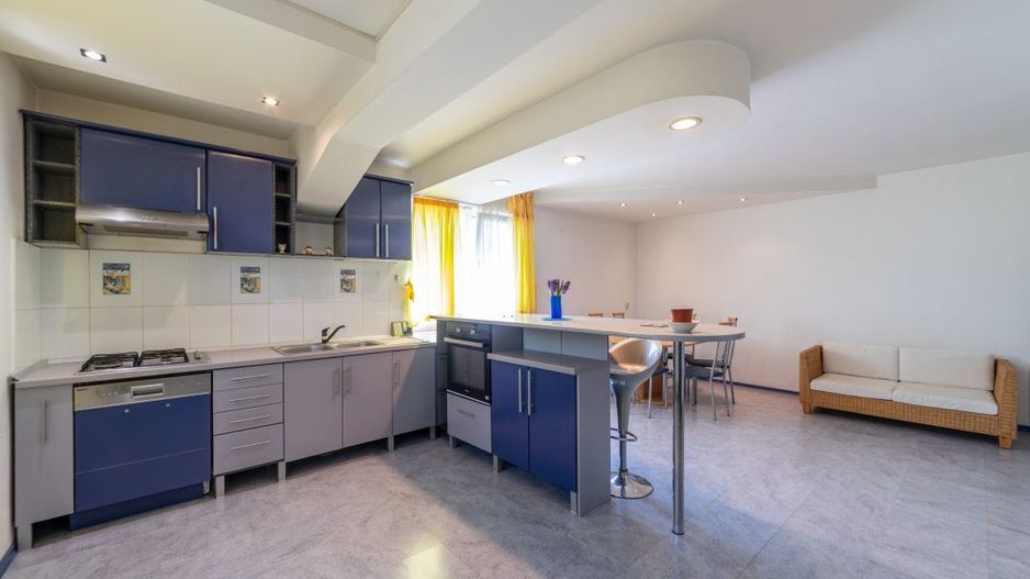 Apartament pe 2 nivele -  6 camere Gavana 3 + 309 mp curte proprie - Poză 18
