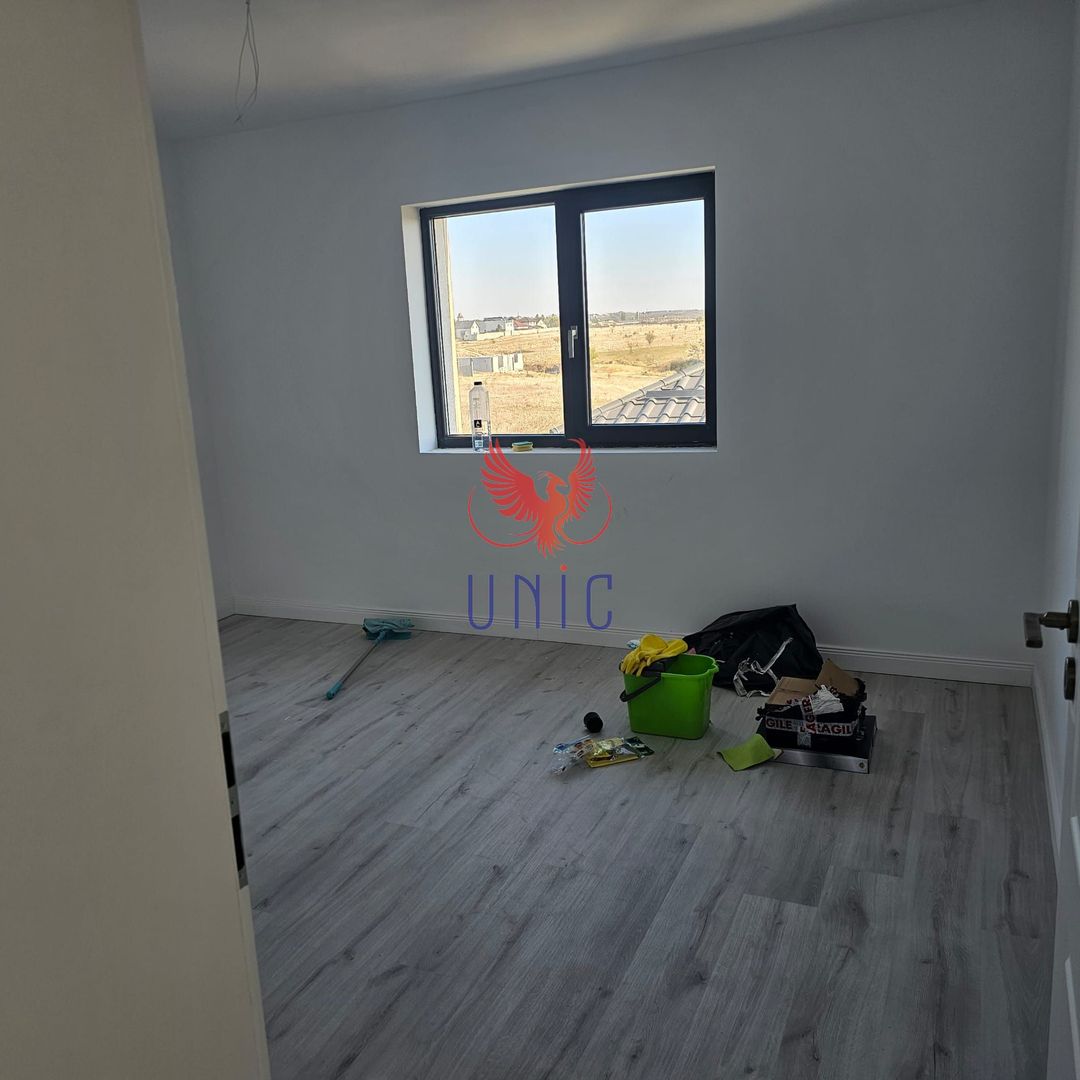 Vila 5 camere, zona rezidentiala . - Poză 4