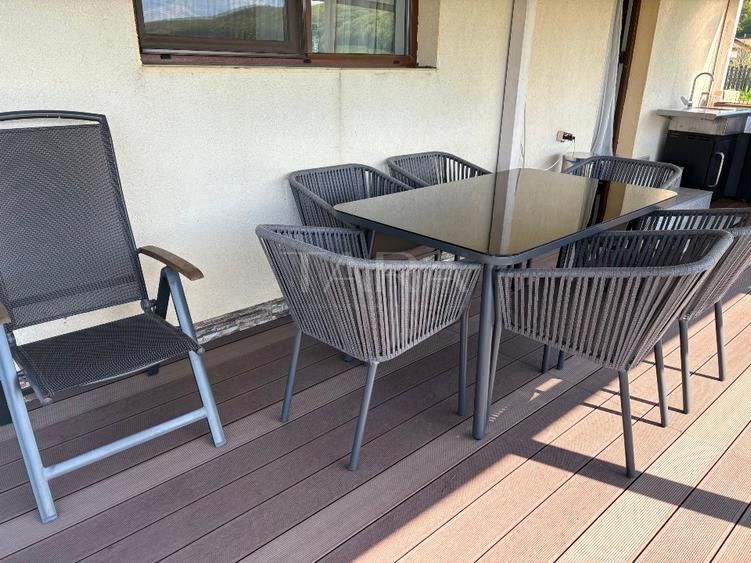Duplex deosebit cu grădină, terasă amenajată și vedere spre natură. - Poză 2