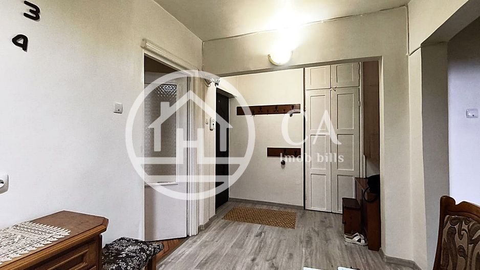 Apartament de vânzare cu 3 camere în zona Rogerius, Oradea - Poză 3