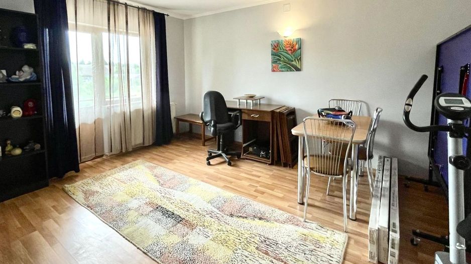 Casă spațioasă, confort ridicat, garaj și teren generos, zona Aradului - Poză 2