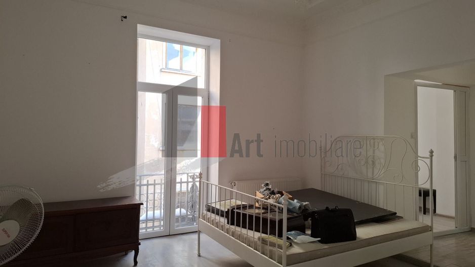 Apartamentul "REHEGUA" , stradal, bloc "REABILITAT" - Poză 3