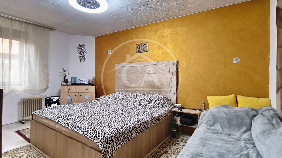 Apartament cu 2 camera la curte comuna de vanzare Central, Oradea - Poză 1