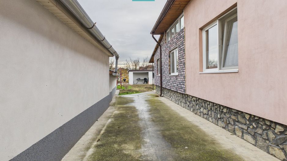 Casă cu 4 camere în Curtici pentru investiții - Poză 13