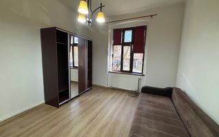 Apartament 2 camere,curte comuna/4 proprietari - Poză 1