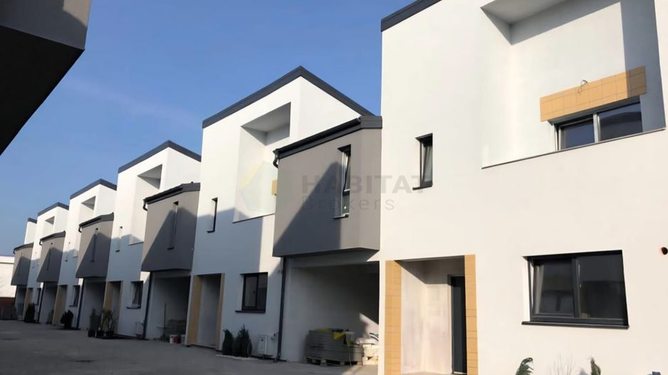 Vilă spațioasă Tunari | Curte mare | Complex închis - Poză 1