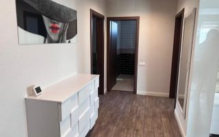 Apartament cu 3 camere zona Lazaret, curte privata - Poză 2