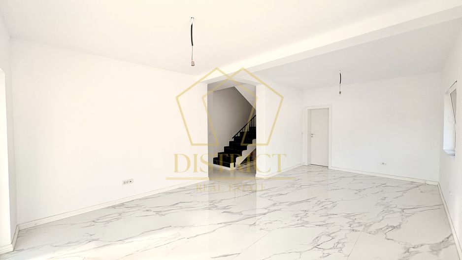 Duplex cu 4 camere, despărțit prin camera tehnica | Mosnita Noua - Poză 3