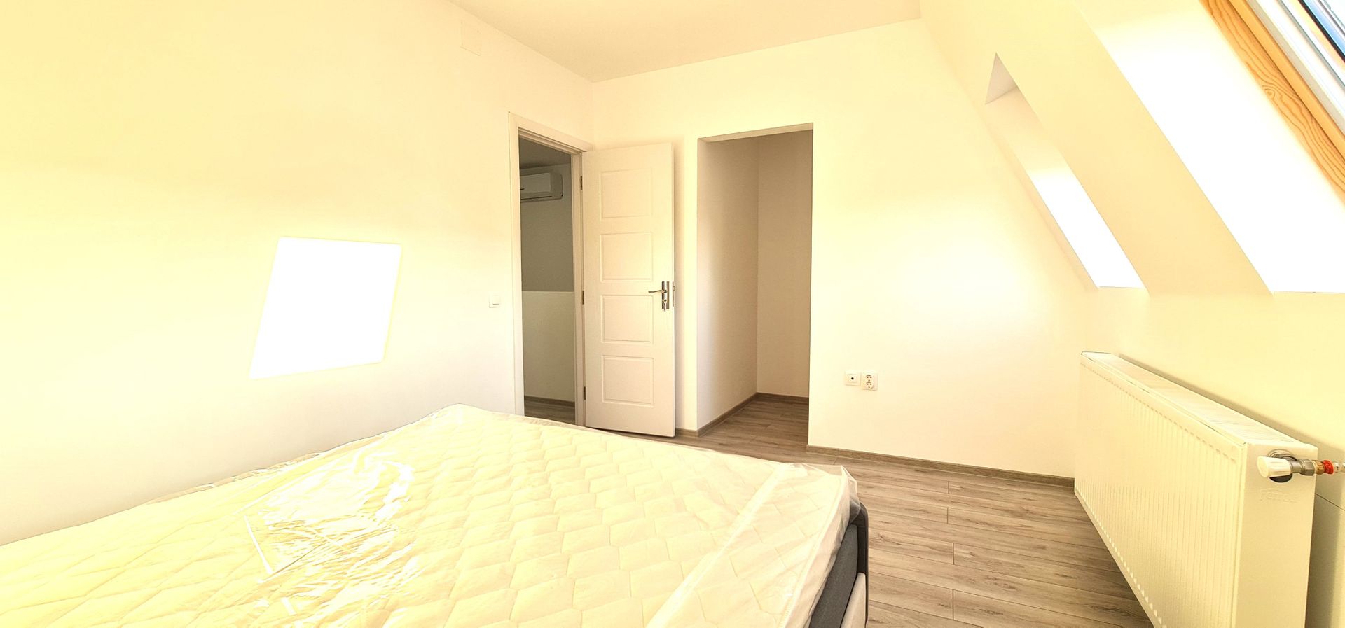 Casa semimobilata semiutilata in Cartier Izvor Tarlungeni Brasov - Poză 12