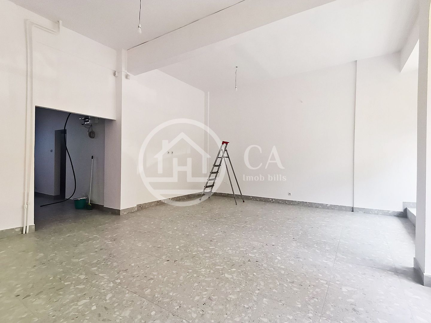 Spatiu comercial de inchiriat cu 3 camere in zona Decebal, Oradea - Poză 3
