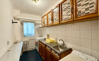 Decomandata, bloc 1982, aproape de metrou - Poză 8