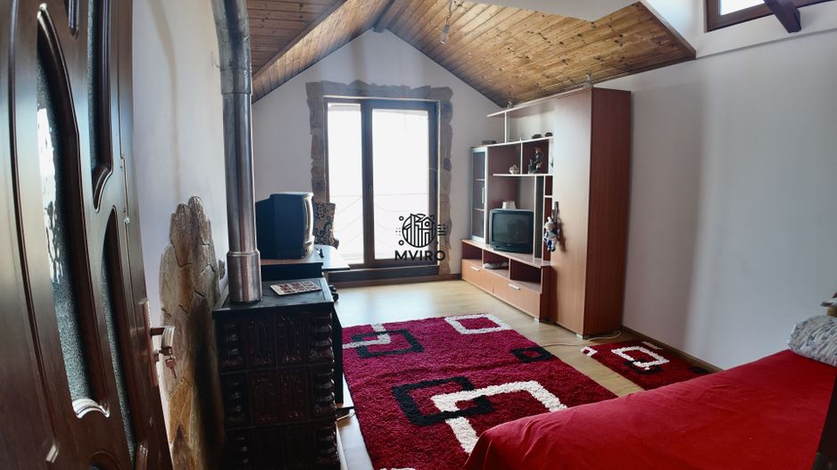 Casa de vanzare in Targoviste - 5 camere, 2 garaje, teren generos - Poză 16