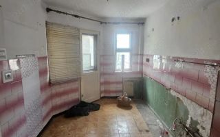 BRASADAS vinde apt 3 cam NEFINISAT etaj 4/4 in Micro 16. - Poză 7