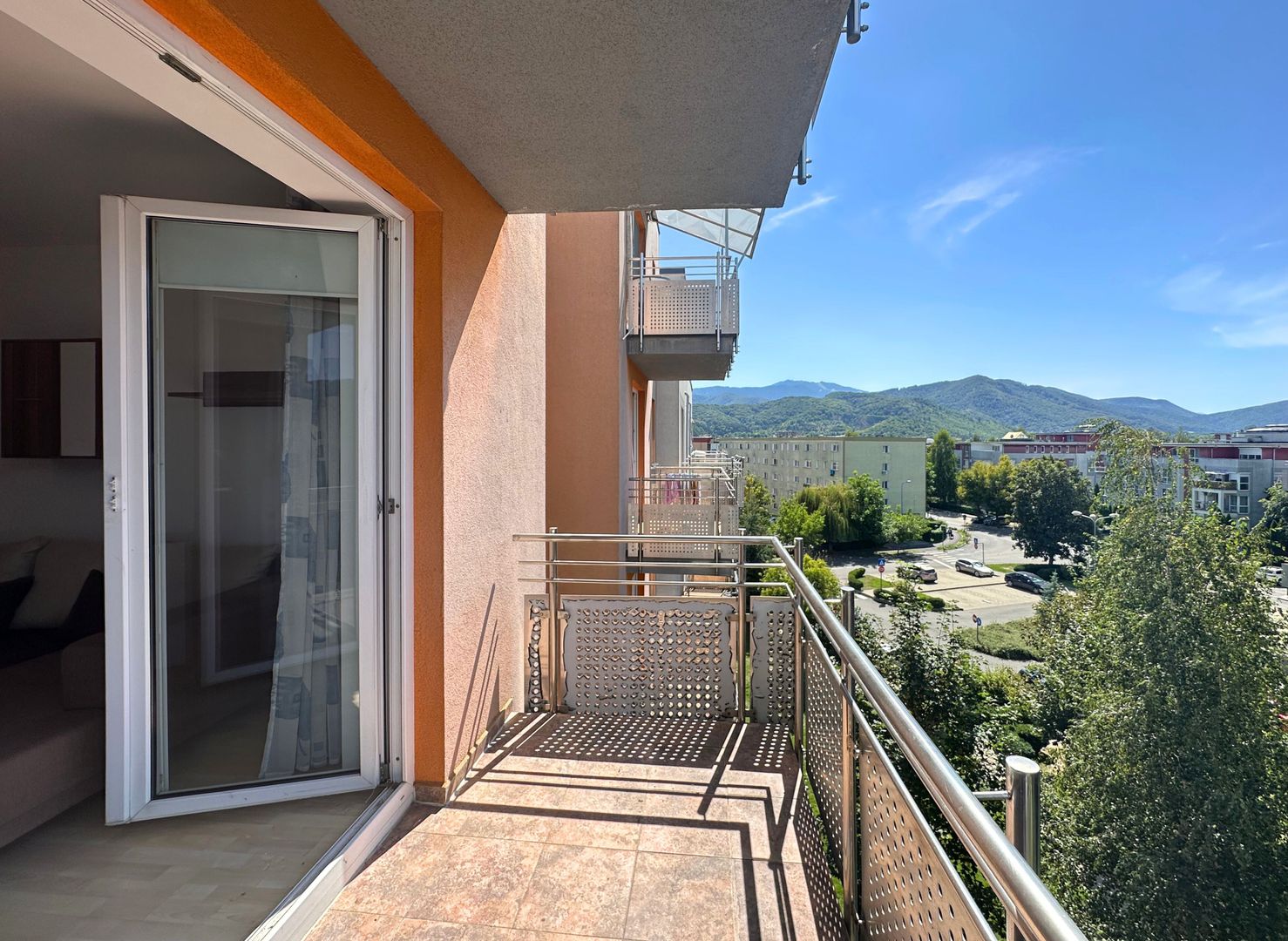 Apartament 2 camere mobilat și utilat cu vedere superbă spre Tâmpa - Poză 3