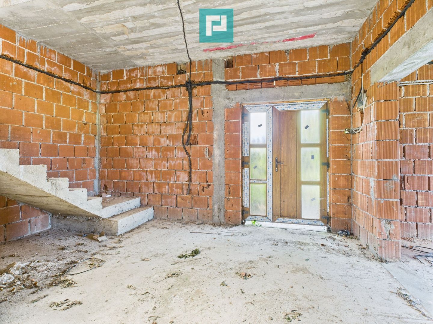 Casă la roșu, P+1, în localitatea Beliu, Arad - Poză 2