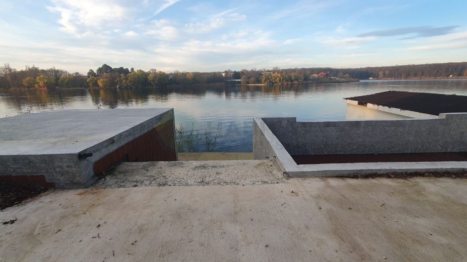 Vilă Spațioasă cu Vedere Superbă la Lac – Ghermănești Confort, Eleganță și Intim - Poză 1