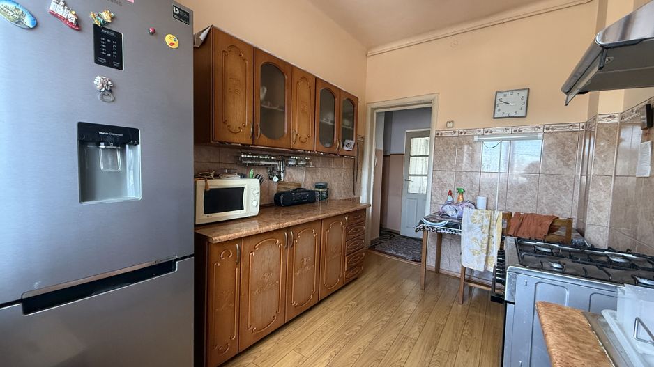 De vanzare apartament de 94MP cu curte de 90 MP - Poză 4
