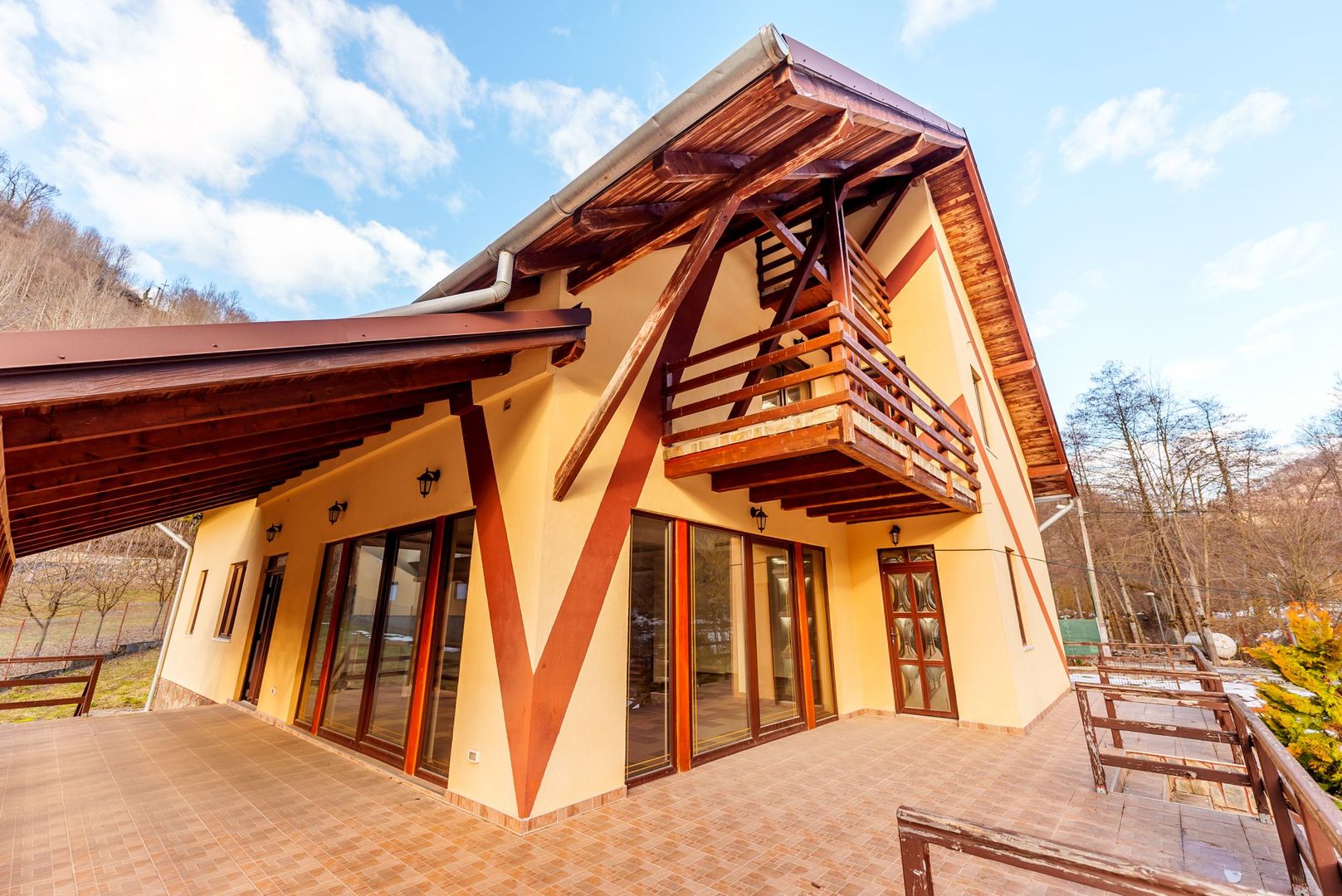 Vilă pentru investiții în Moneasa - Poză 1