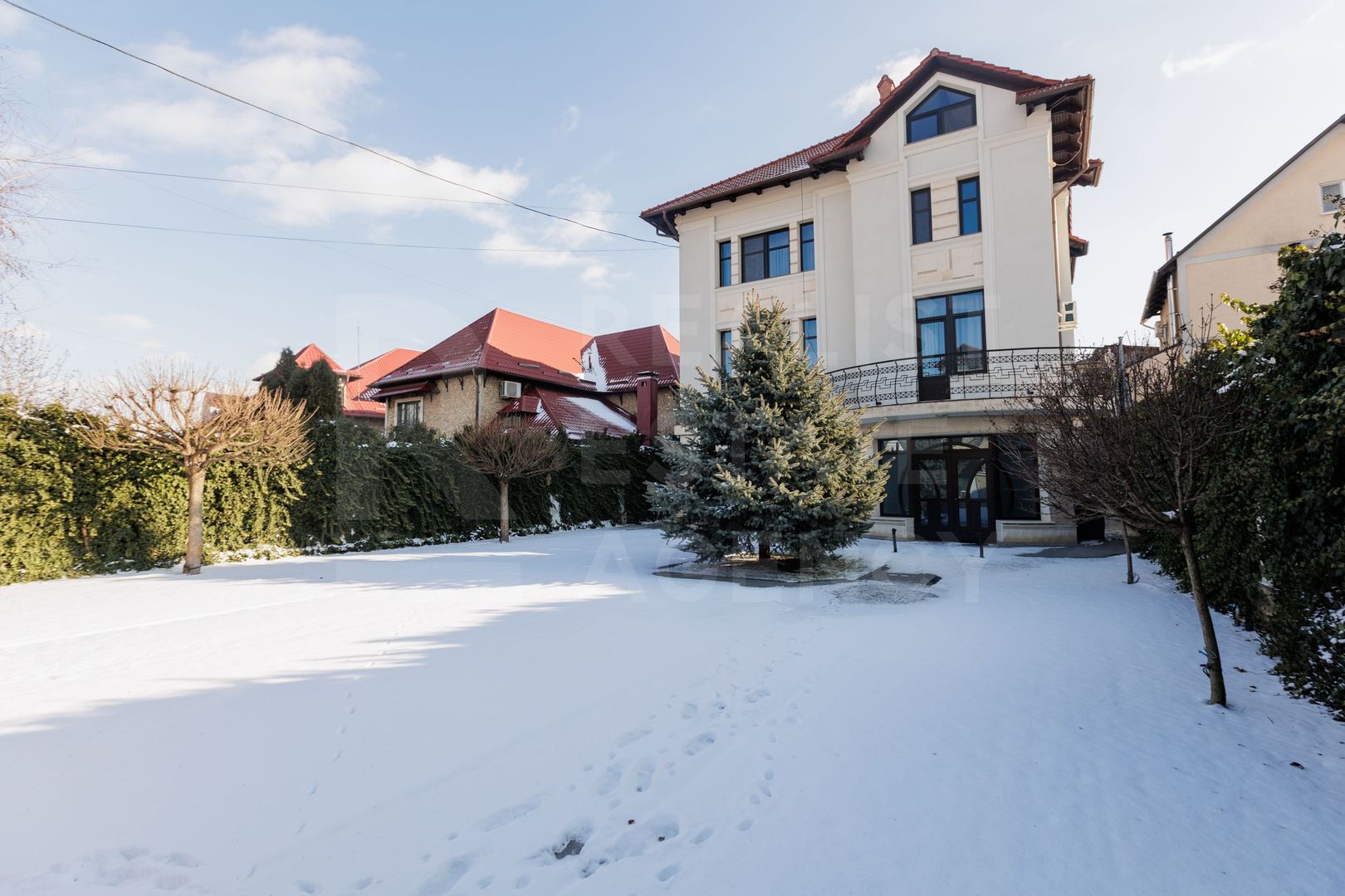 Chirie, casă, 3 nivele, strada Frumoasa, Centru - Poză 1