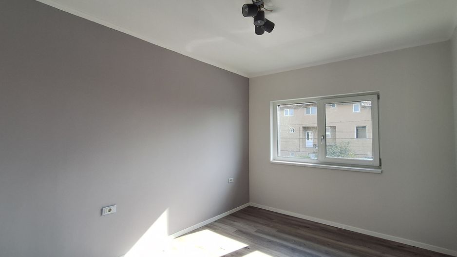 Duplex superb despartit prin garaj - Poză 12