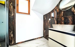 CASĂ + GARAJ | 5 CAMERE | BERCENI | - Poză 11