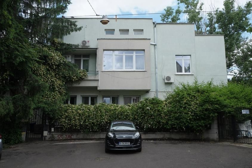 Apartament deosebit cu 4 camere și 2 băi – Casă interbelică RI12 - Poză 1
