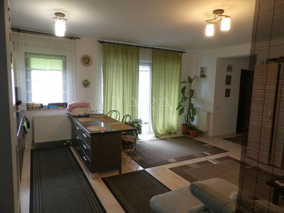 Apartament cu 3 camere de vânzare, Floresti - Poză 2