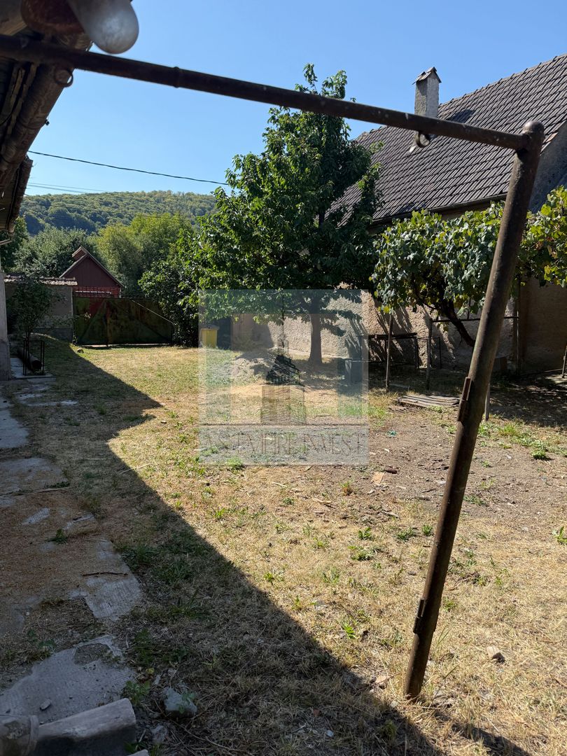 Casa 3 camere, beci ,teren 610 mp + grădină 620 mp-Loc. Cuciulata - Poză 6