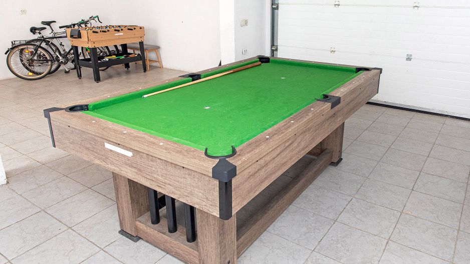 Vilă cu 5 dormitoare, 4 băi, 2 248mp teren, piscină. Preț: 229 000 Eur - Poză 40