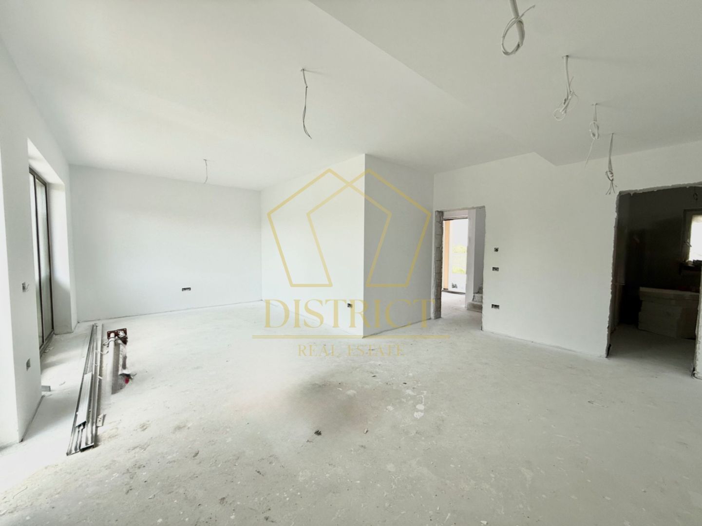 Duplex spatios cu 4 camere | Covaci - Poză 3