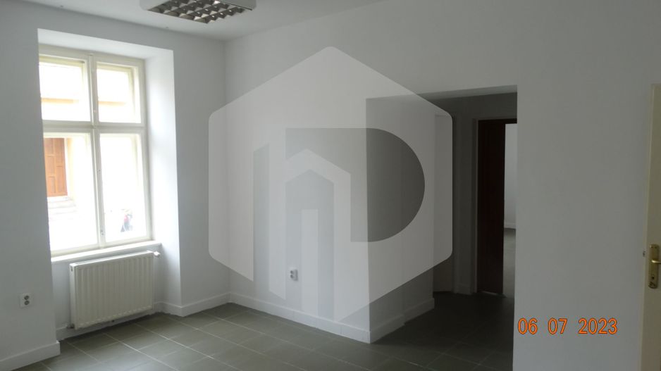 Spatiu de birouri central- str. Xenopol. 65 mp- 3 camere - Poză 3