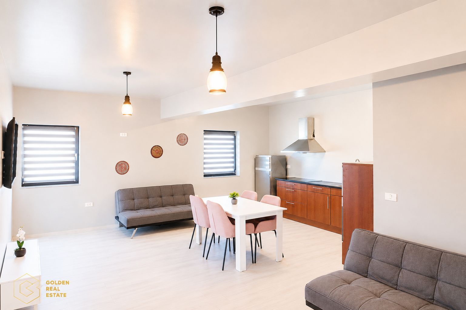 Apartament 3 camere, Via Cramina, mobilat si utilat complet, terasa 26 mp - Poză 1