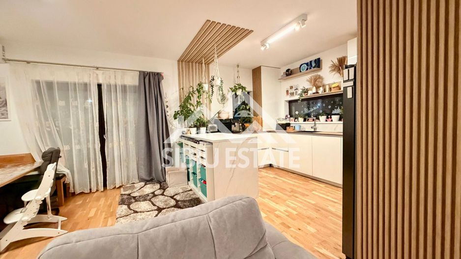 Duplex elegant cu 5 camere, 2 bai, curte in Cristian - Poză 3