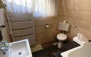 Pensiune cu 18 camere in centrul Brasovului - Poză 24