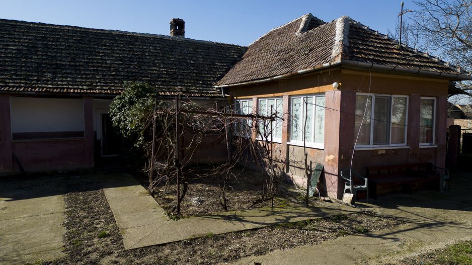 Casă cu teren generos de 2,880mp în Secusigiu - Poză 21