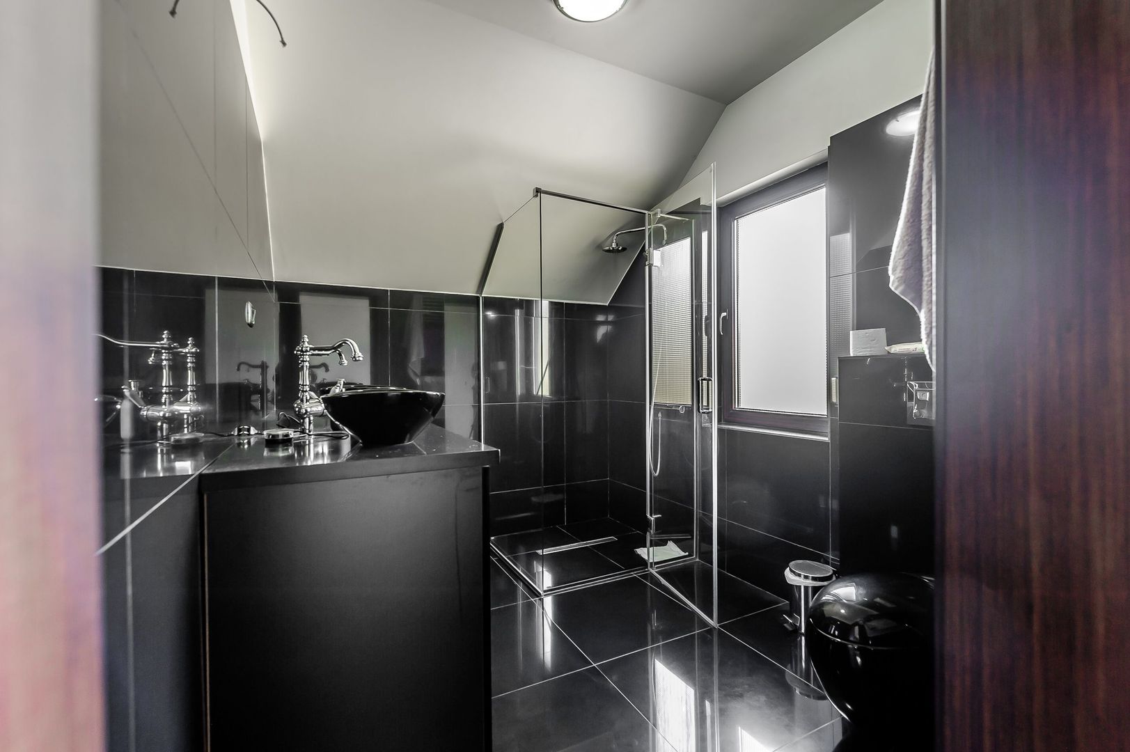 Vilă nouă independentă energetic și 1117 mp teren - Poză 7