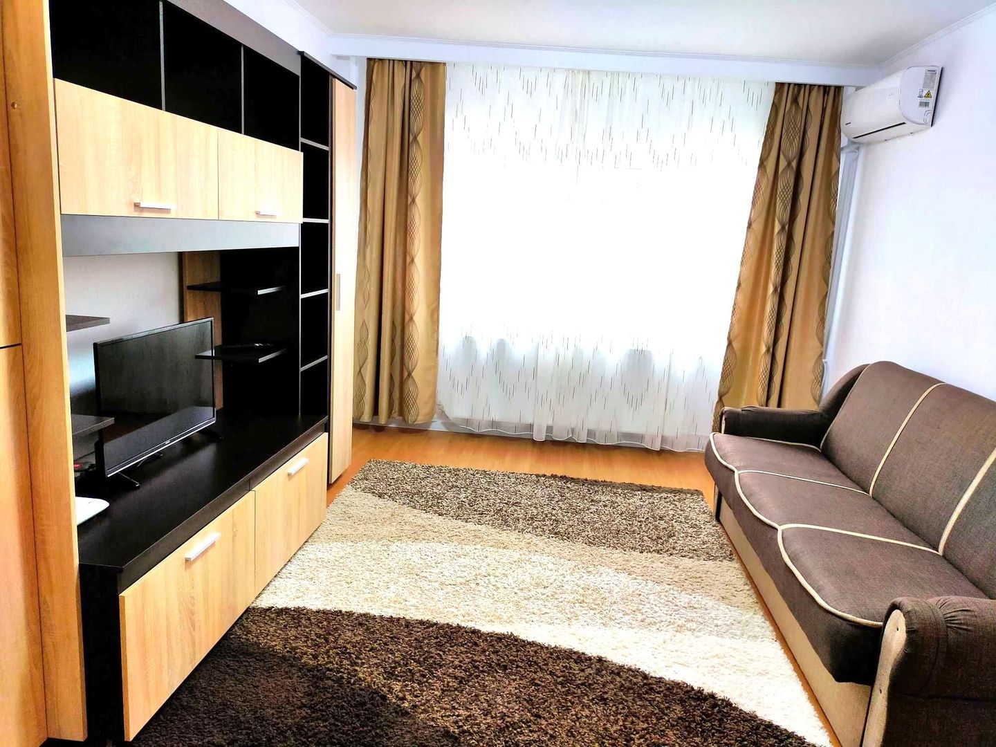 Închiriere Apartament cu 2 camere renovat complet, Smart TV ✨ - Poză 1
