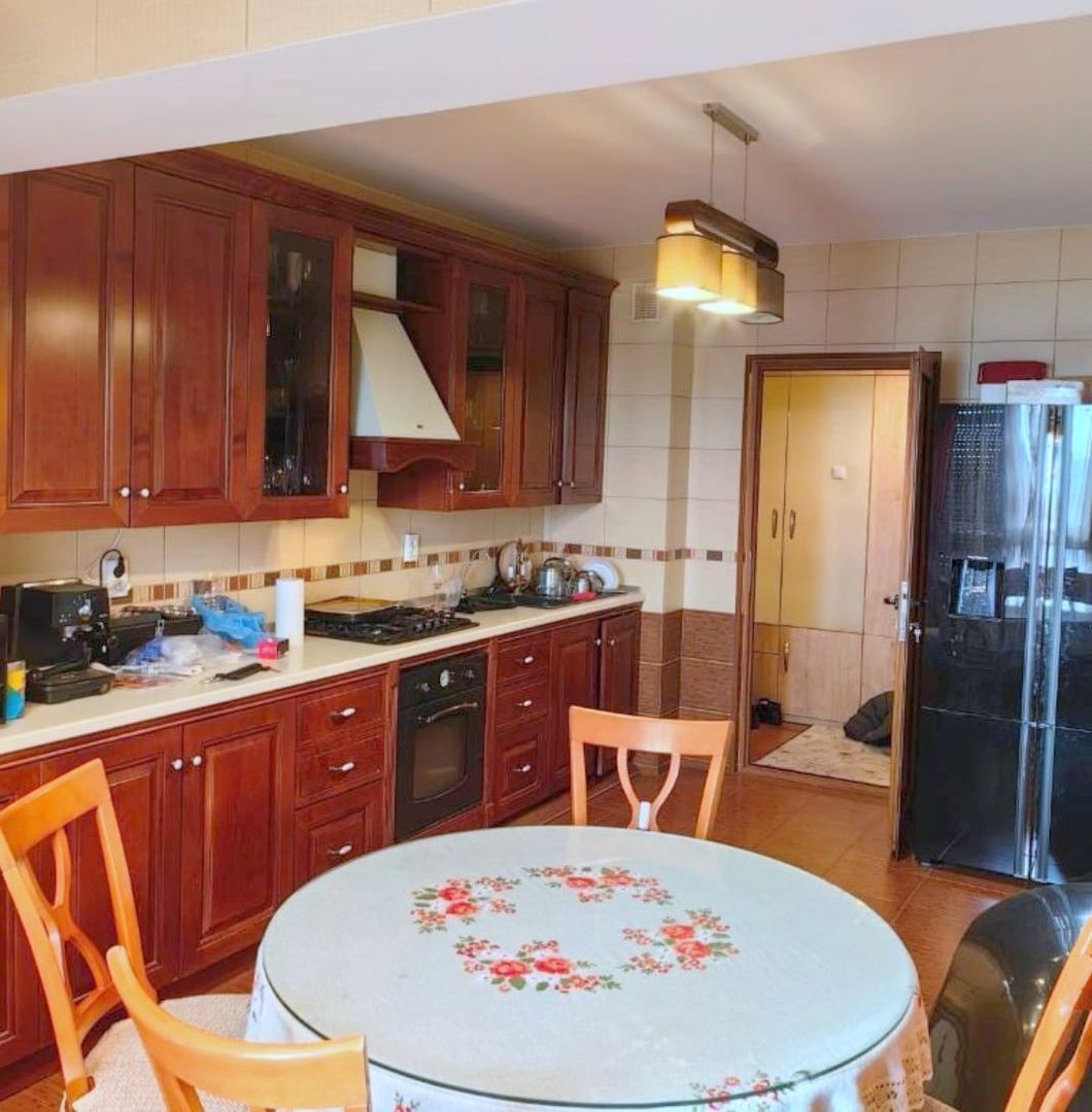 Apartament de vânzare - 4 camere, Strada Tecuci, Bloc Vega - Poză 1