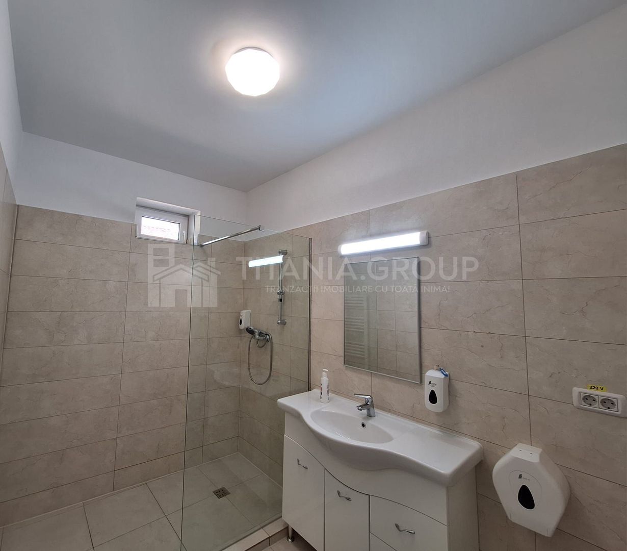 Apartament cu 3 camere, curte si loc de parcare Str. Lunga - Poză 8