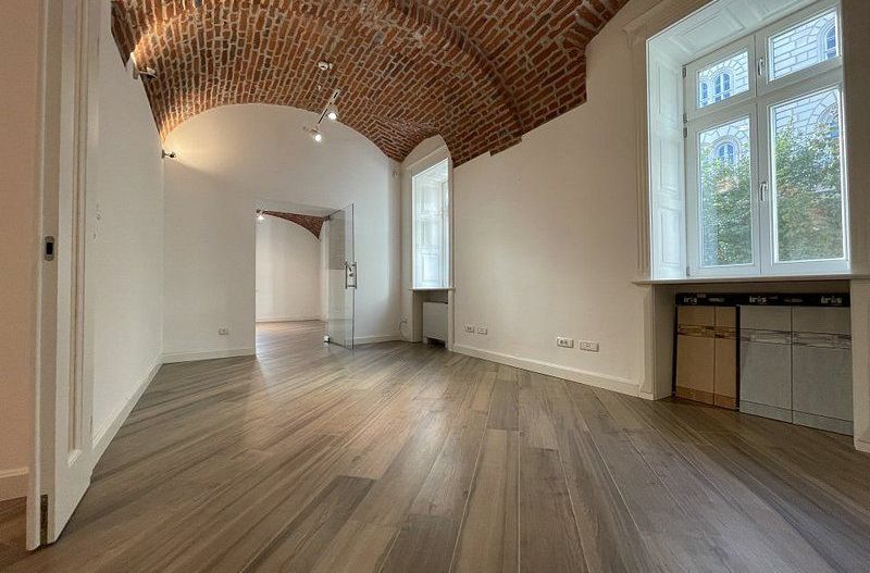 Spatiu birou in cladire istorica restaurata - Poză 5