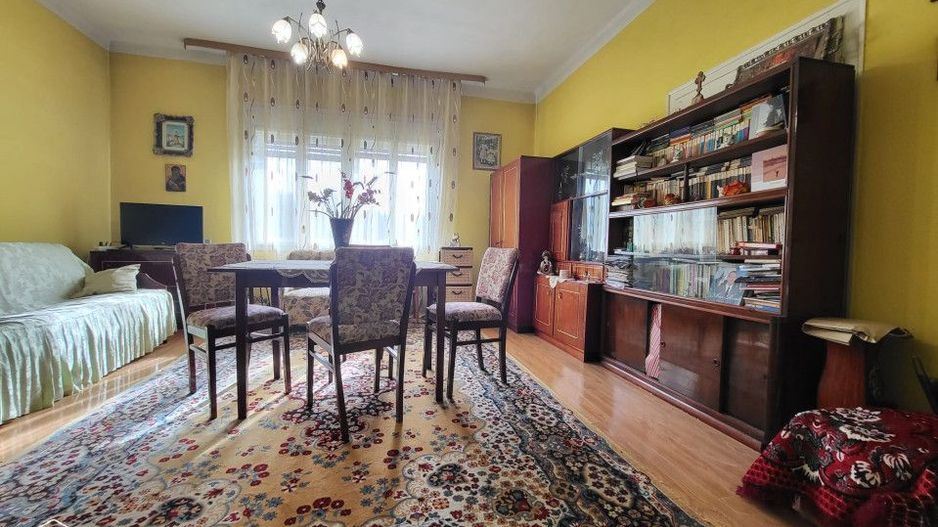 Casa cu doua corpuri de cladire si anexe, teren 1350 mp, Savarsin - Poză 8
