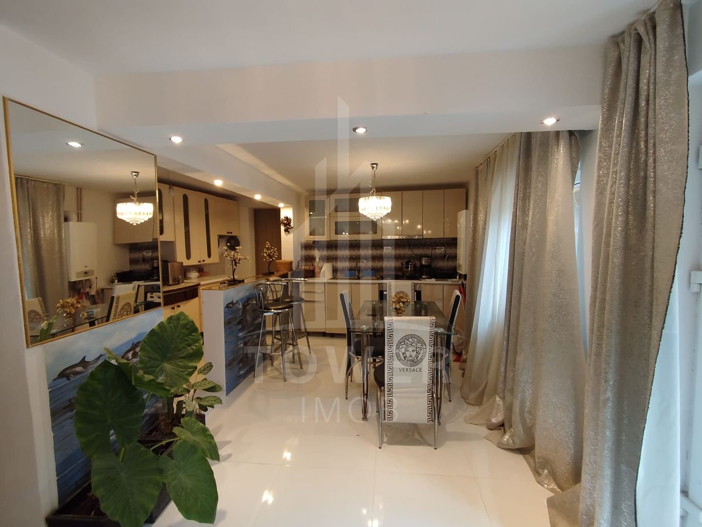 Casa de vanzare cu spatiu comercial la parter - Poză 2